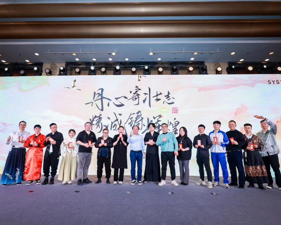 丹心寄壮志，精诚铸辉煌