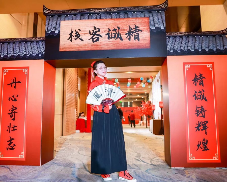 丹心寄壮志，精诚铸辉煌